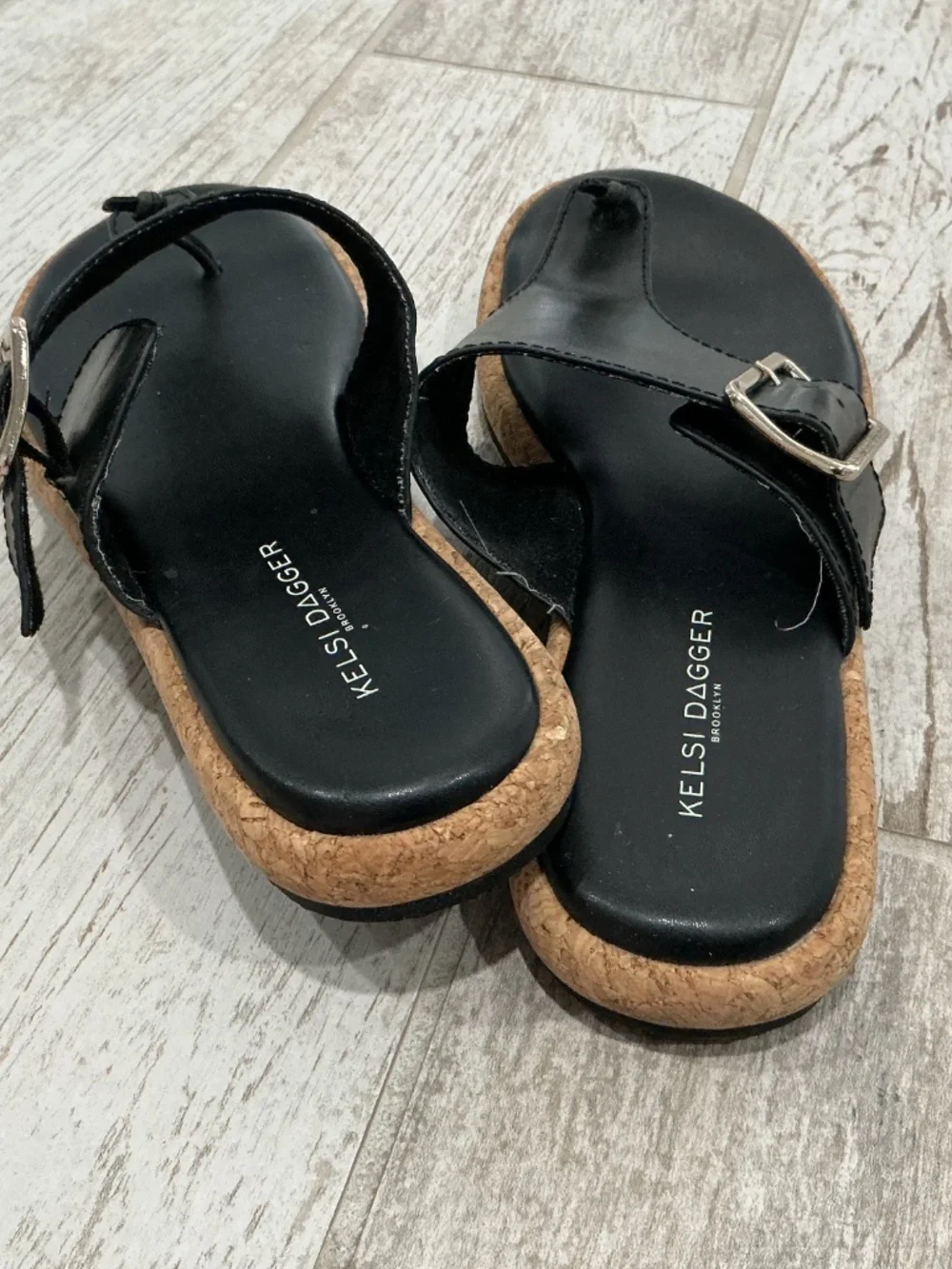 Kelsi Dagger leather thong sandals black  size 8.5
